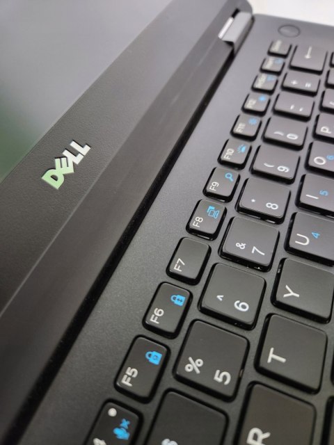 Dell Latitude E7270 i7 Dell Latitude E7270 i7