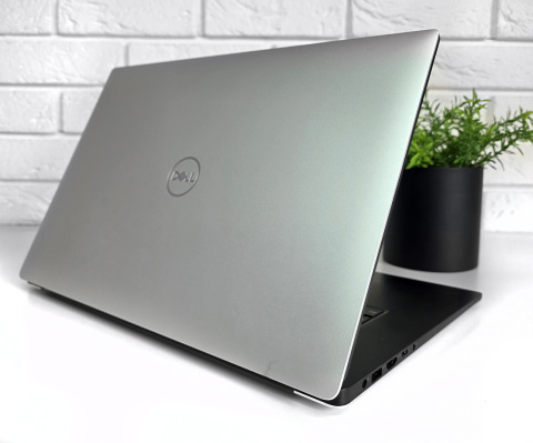 Dell XPS 15 7590 Dell XPS 15 7590