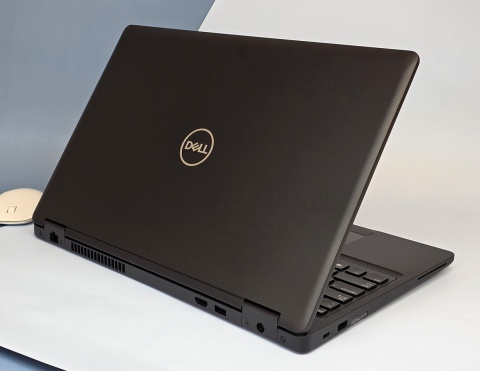 Laptop Dell Latitude 5590 i7 16GB RAM 256GB SSD 15,6" Full HD powystawowy