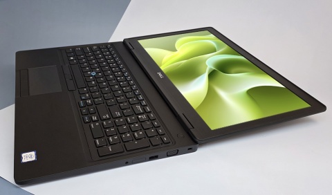Laptop Dell Latitude 5590 i7 16GB RAM 256GB SSD 15,6" Full HD powystawowy