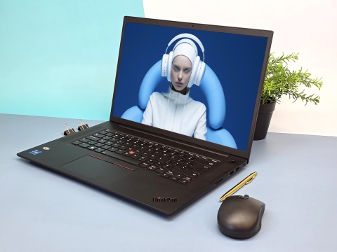 Lenovo ThinkPad P1 G5 i7 / 64 GB RAM / 1 TB SSD / 16" 4K / RTX A2000