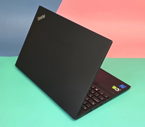 Laptop Lenovo ThinkPad T15 G2 i5 16GB RAM 512GB SSD 15,6" Full HD powystawowy