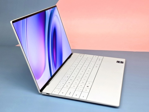 Laptop Dell XPS 9320 Plus i7 32GB RAM 512GB SSD 13.4" Full HD+ powystawowy